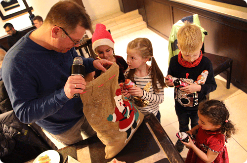 During the Christmas season, INCONY donates to aid organisations and people in need